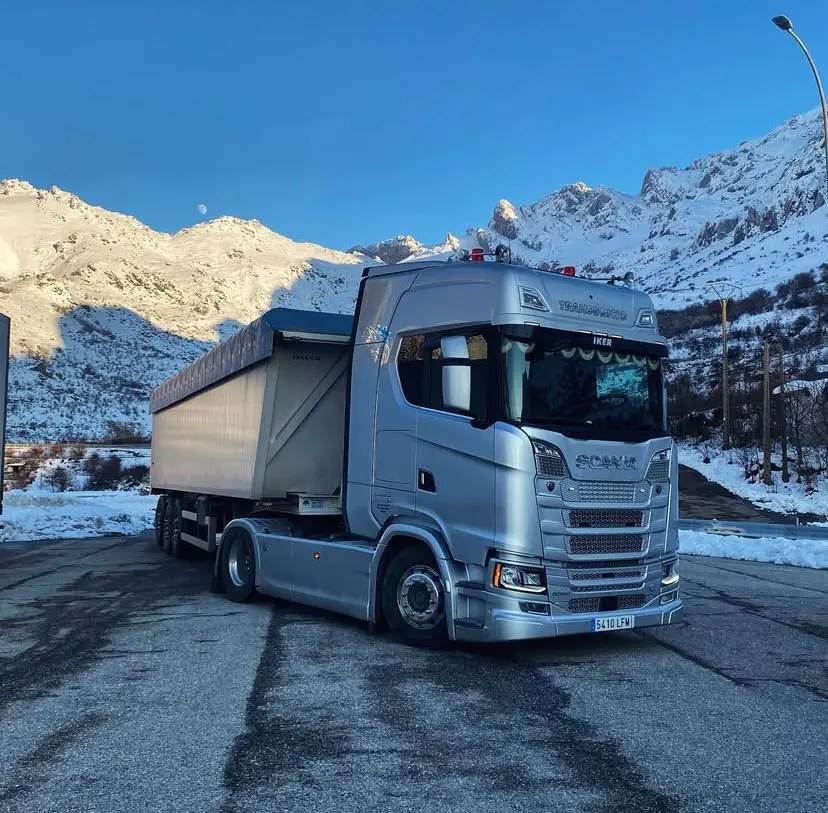 Camión de empresa de transporte en Burgos Transgricio S.L.
